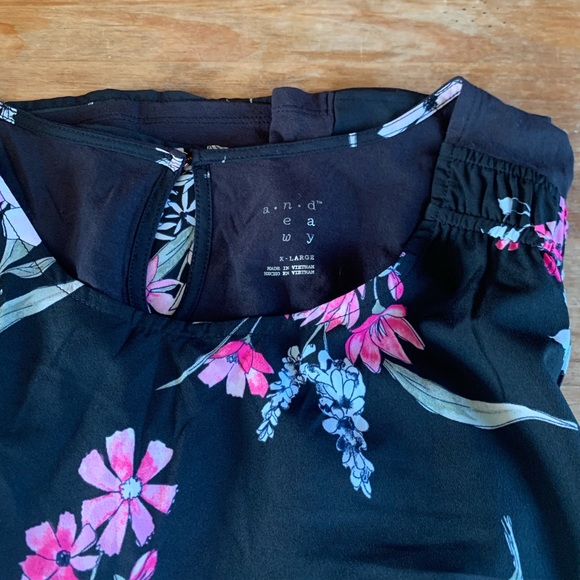 Flower top - Picture 3 of 5